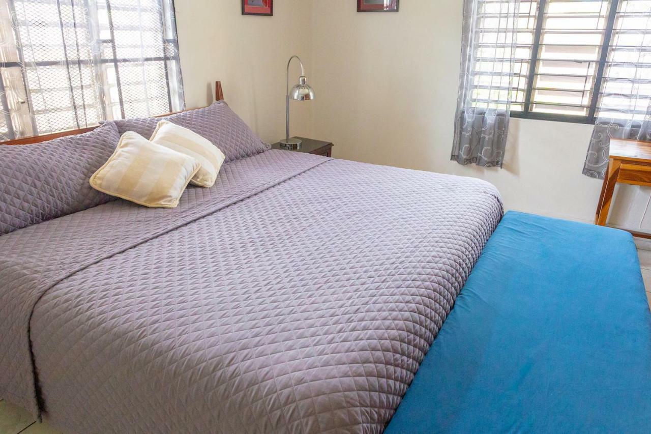 2 Bedroom On Private Estate Kingston Extérieur photo