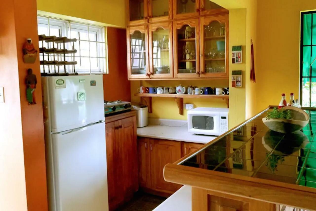 2 Bedroom On Private Estate Kingston Extérieur photo