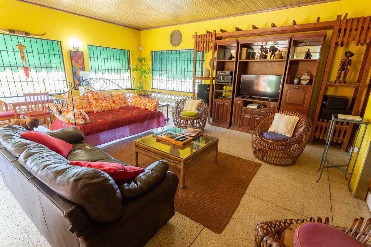 2 Bedroom On Private Estate Kingston Extérieur photo